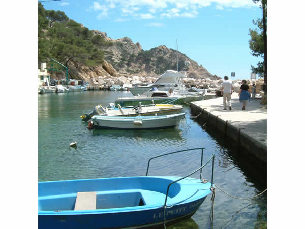 The marina at Méjean
